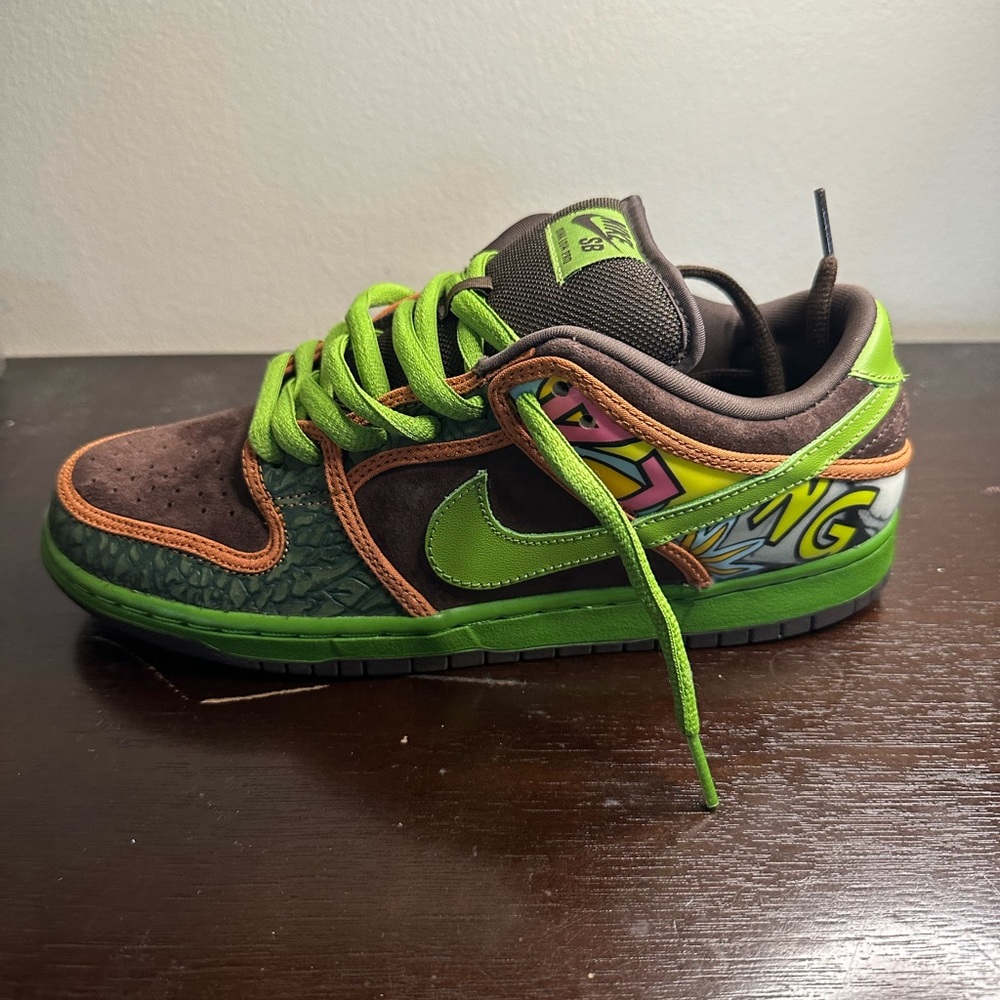 Sneakers